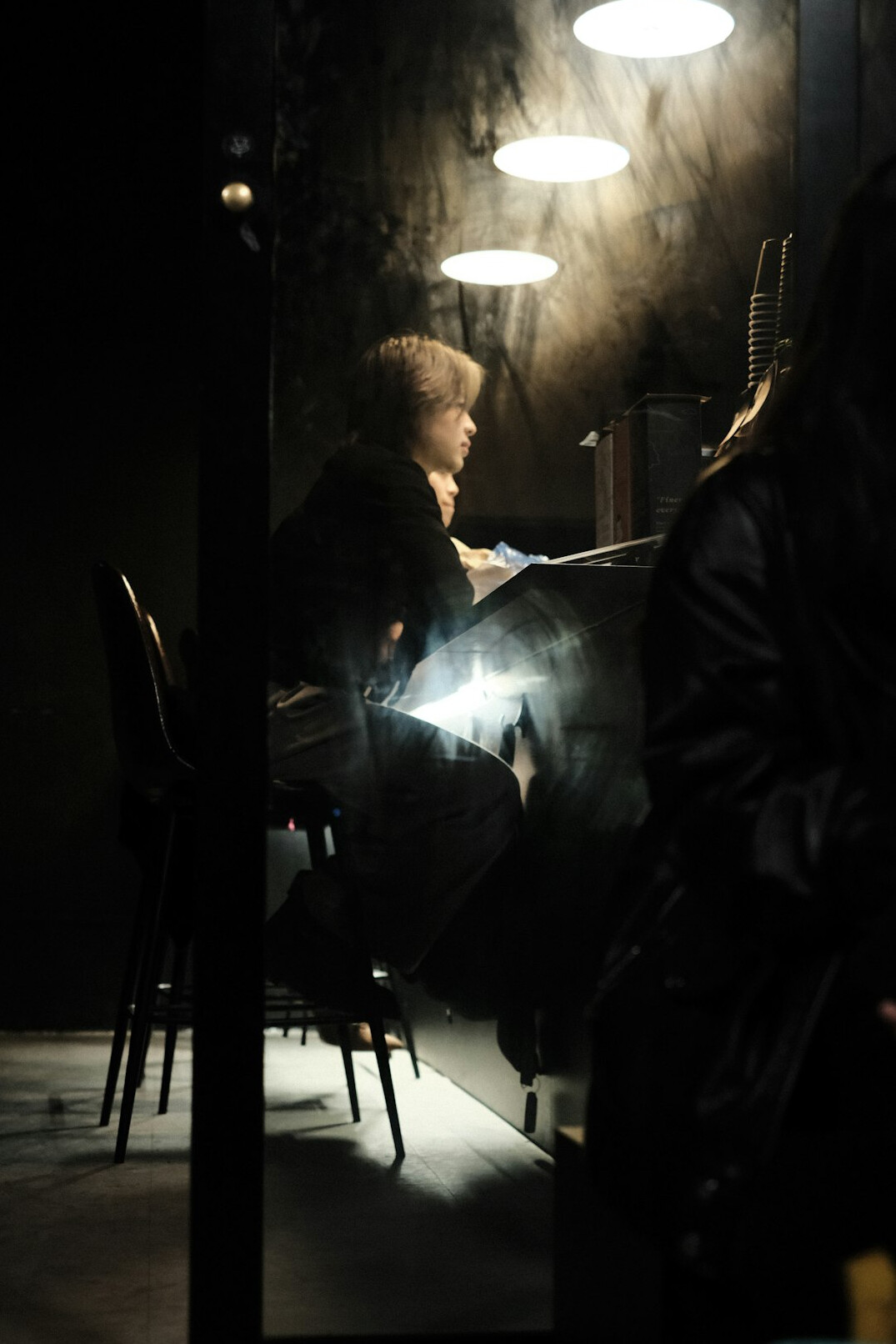Studio light with softbox pointed at an interview chair